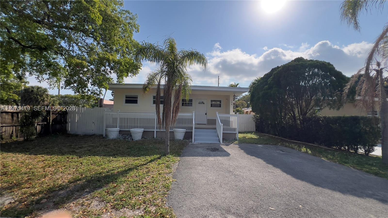 TOWN OF HALLANDALE B-13 - Residential
