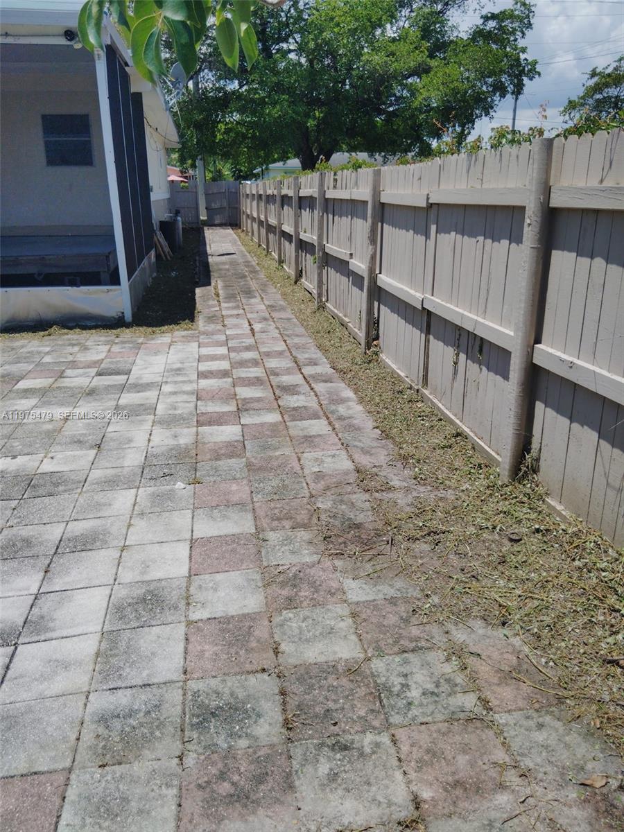 TOWN OF HALLANDALE B-13 - Residential