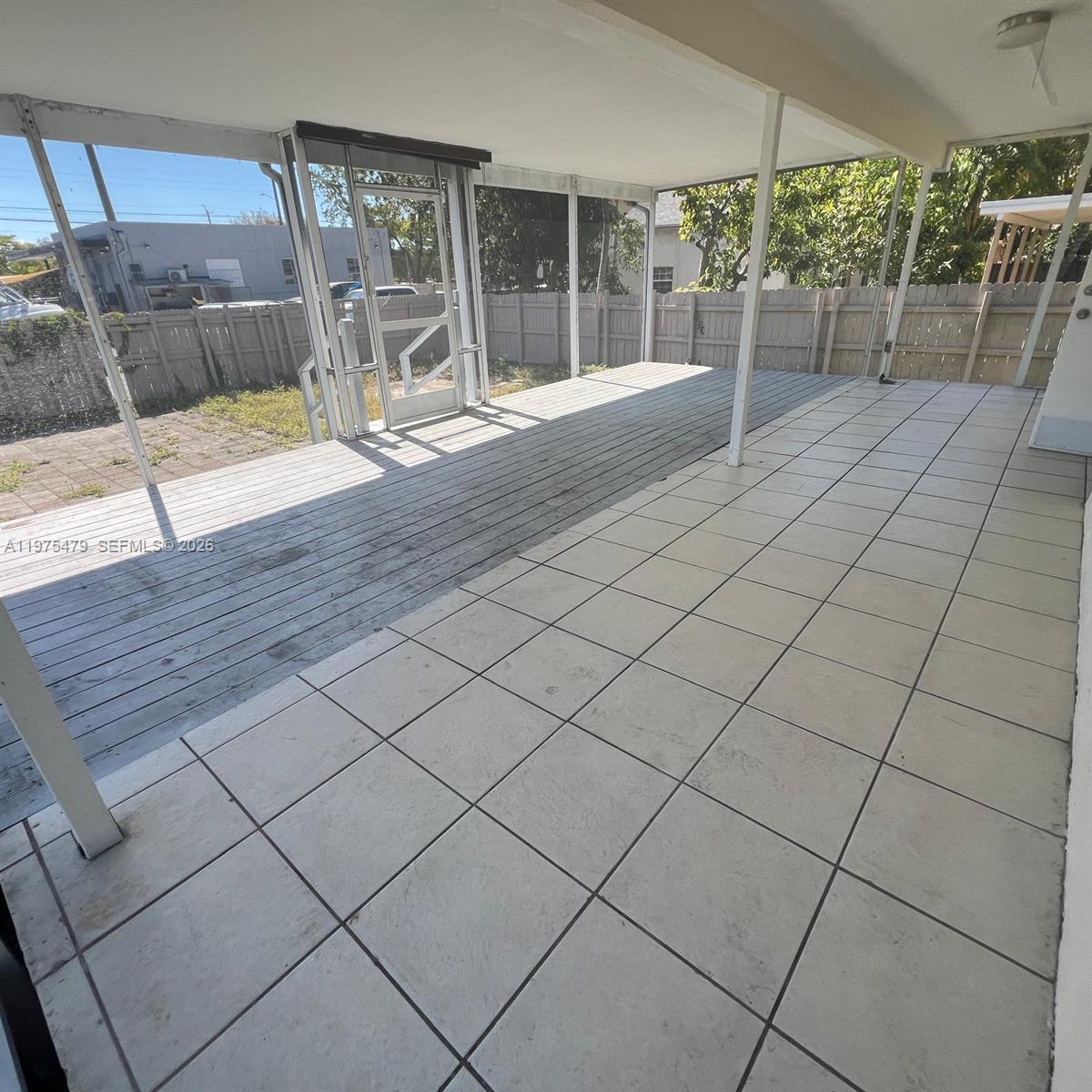 TOWN OF HALLANDALE B-13 - Residential