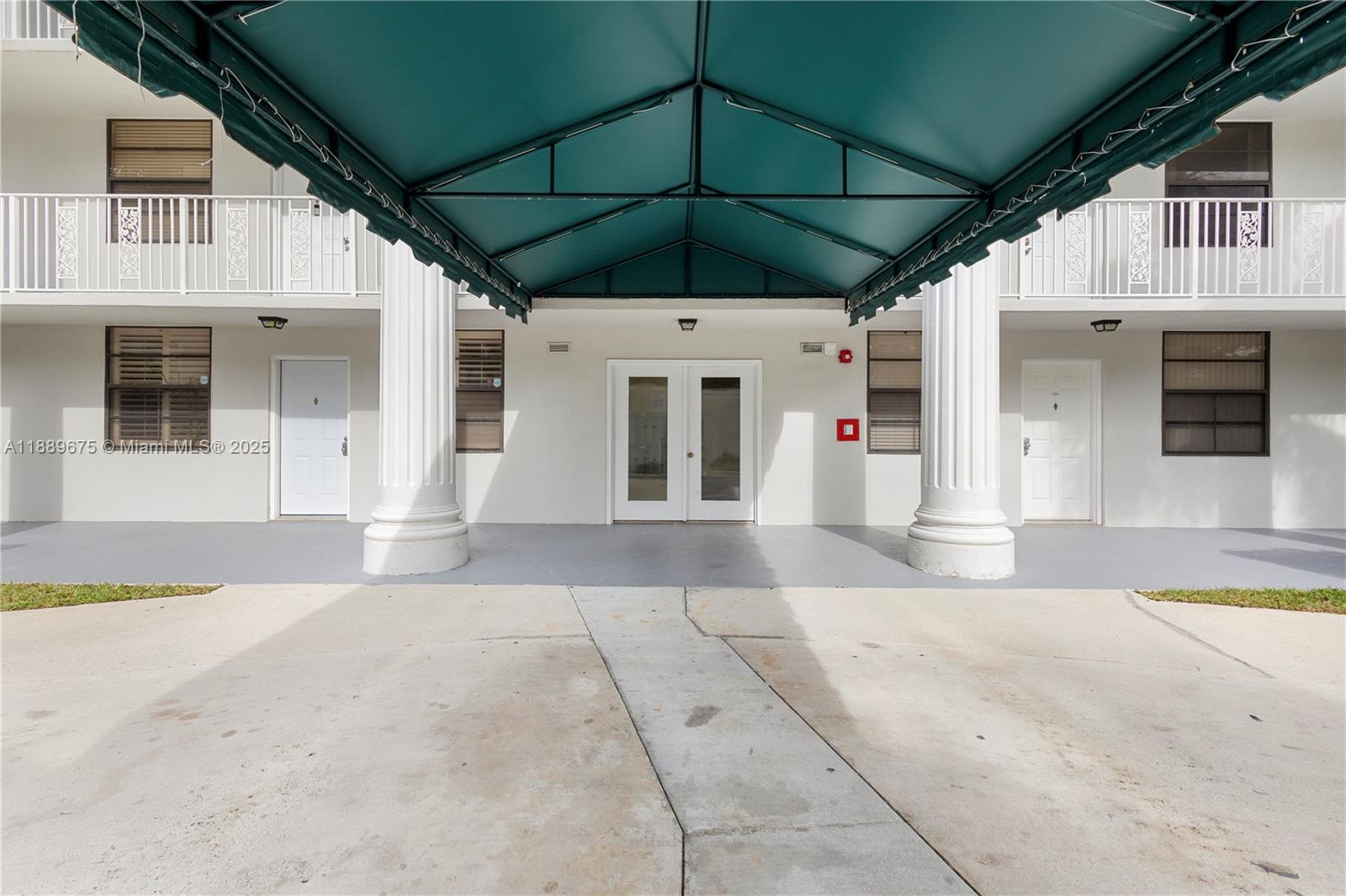 WHITEHALL CONDO OF THE LA - Residential