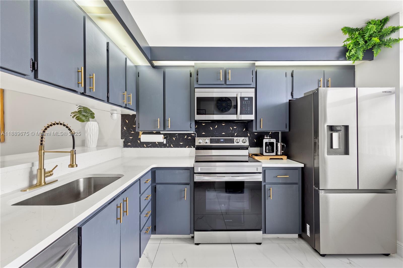WHITEHALL CONDO OF THE LA - Residential