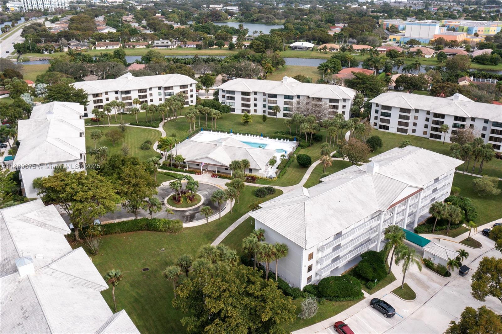 WHITEHALL CONDO OF THE LA - Residential