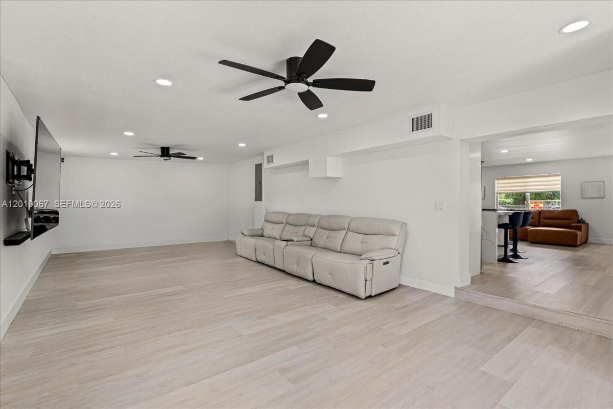 UNIVERSAL ESTATES SOUTH - Residential