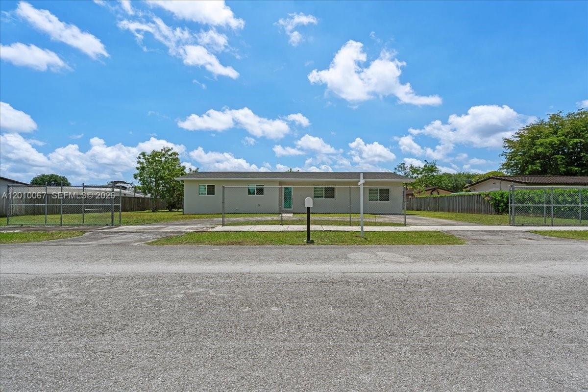 UNIVERSAL ESTATES SOUTH - Residential