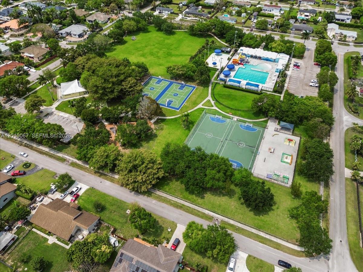 UNIVERSAL ESTATES SOUTH - Residential