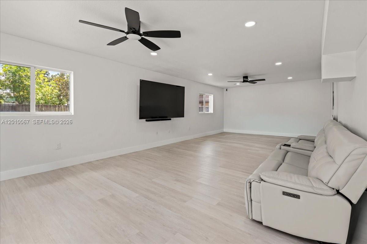 UNIVERSAL ESTATES SOUTH - Residential