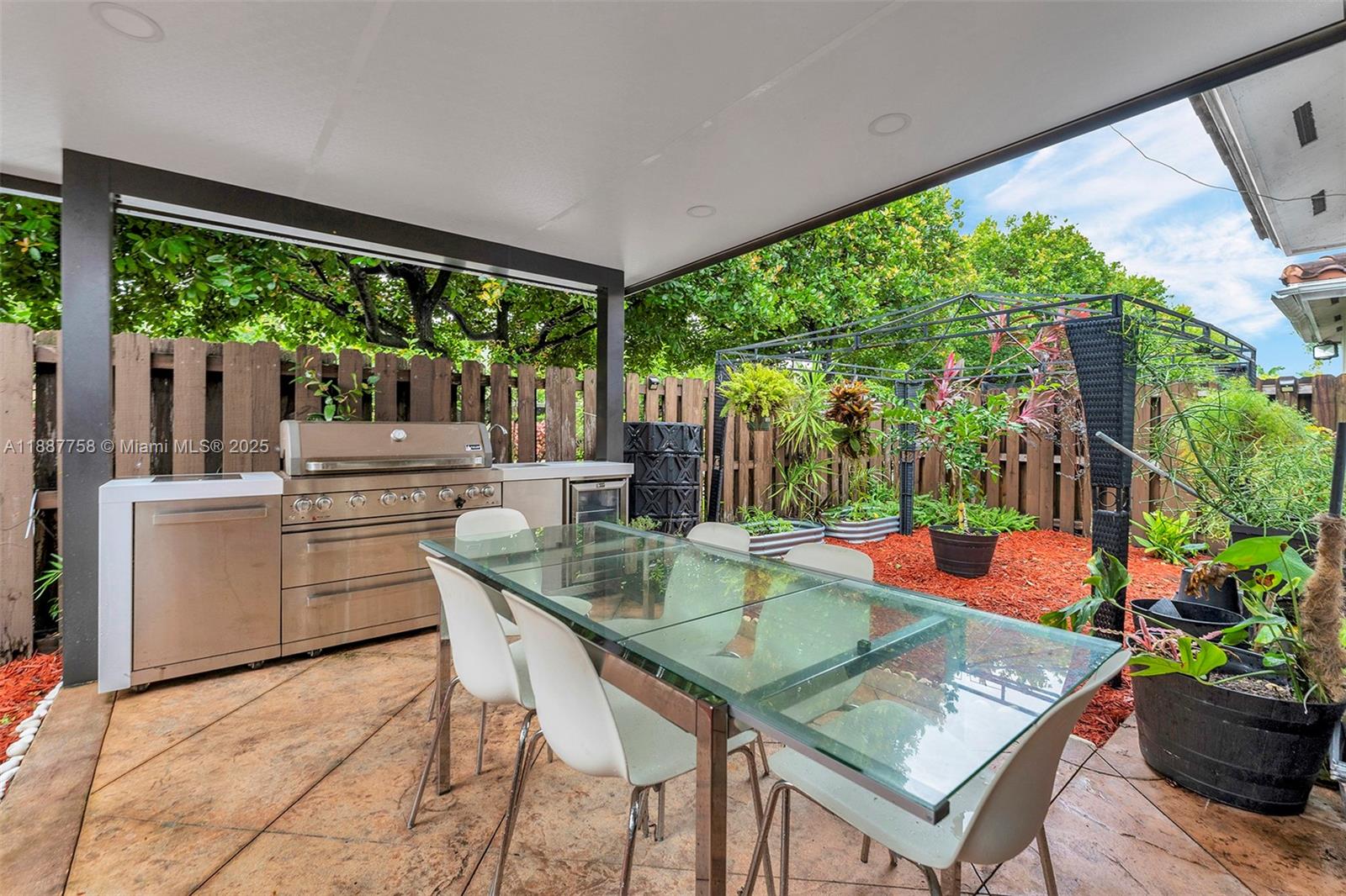 FONTAINEBLEAU WEST NORTH - Residential