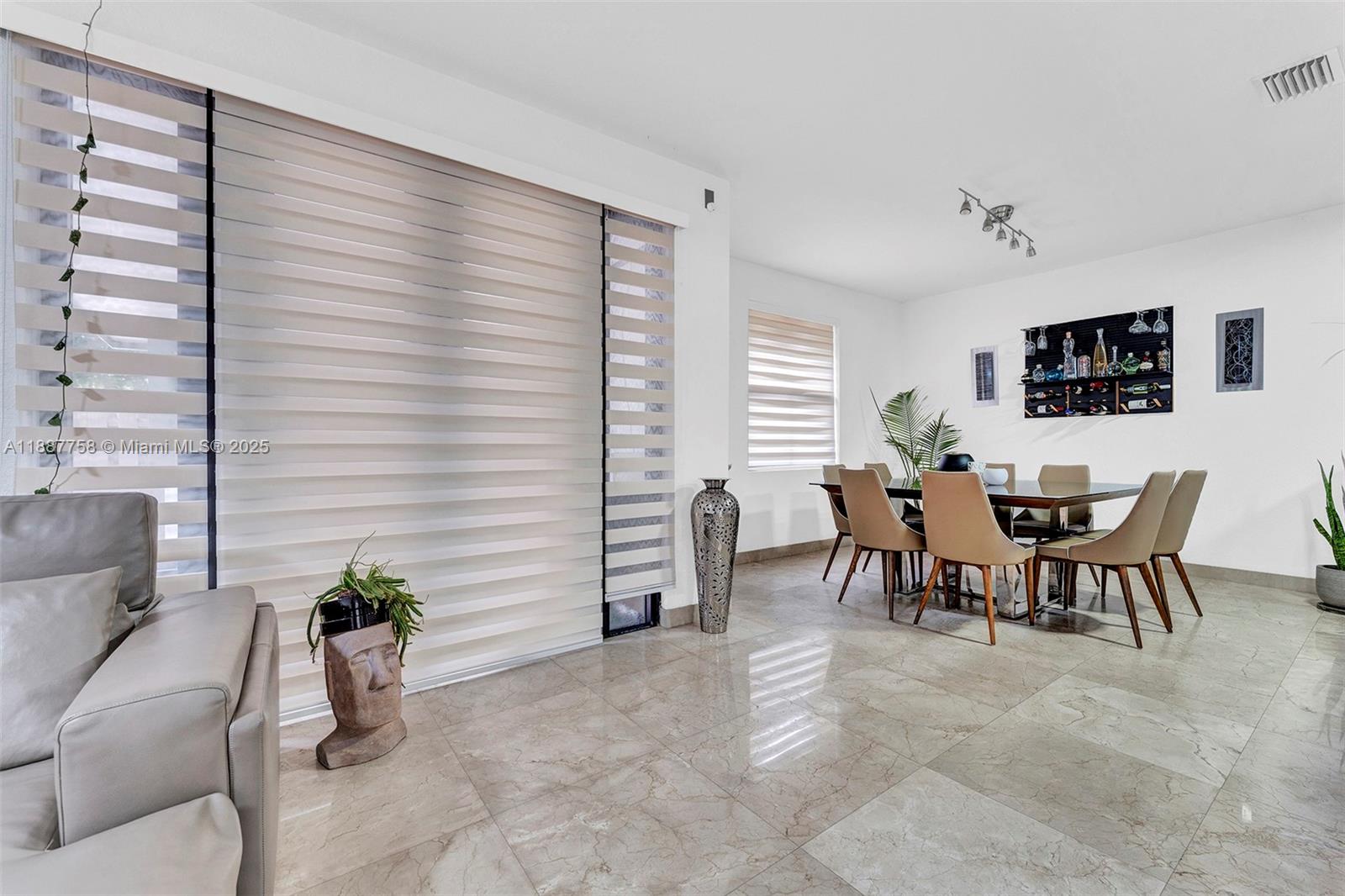 FONTAINEBLEAU WEST NORTH - Residential