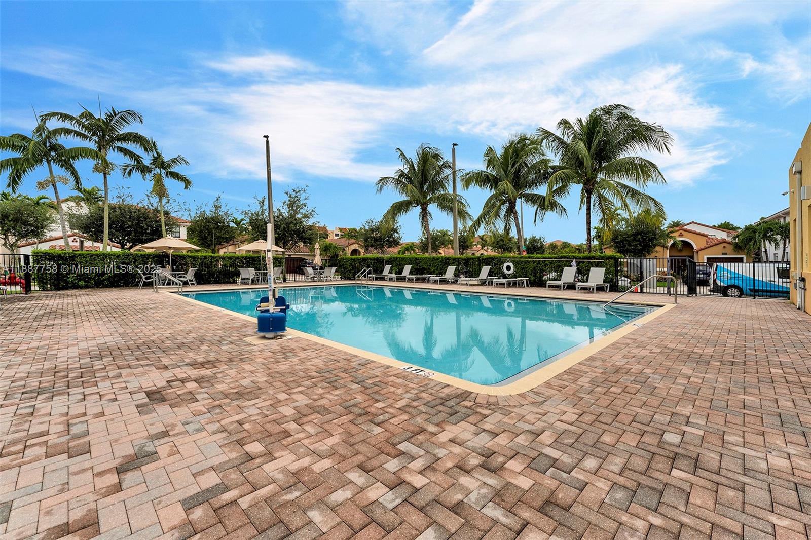 FONTAINEBLEAU WEST NORTH - Residential