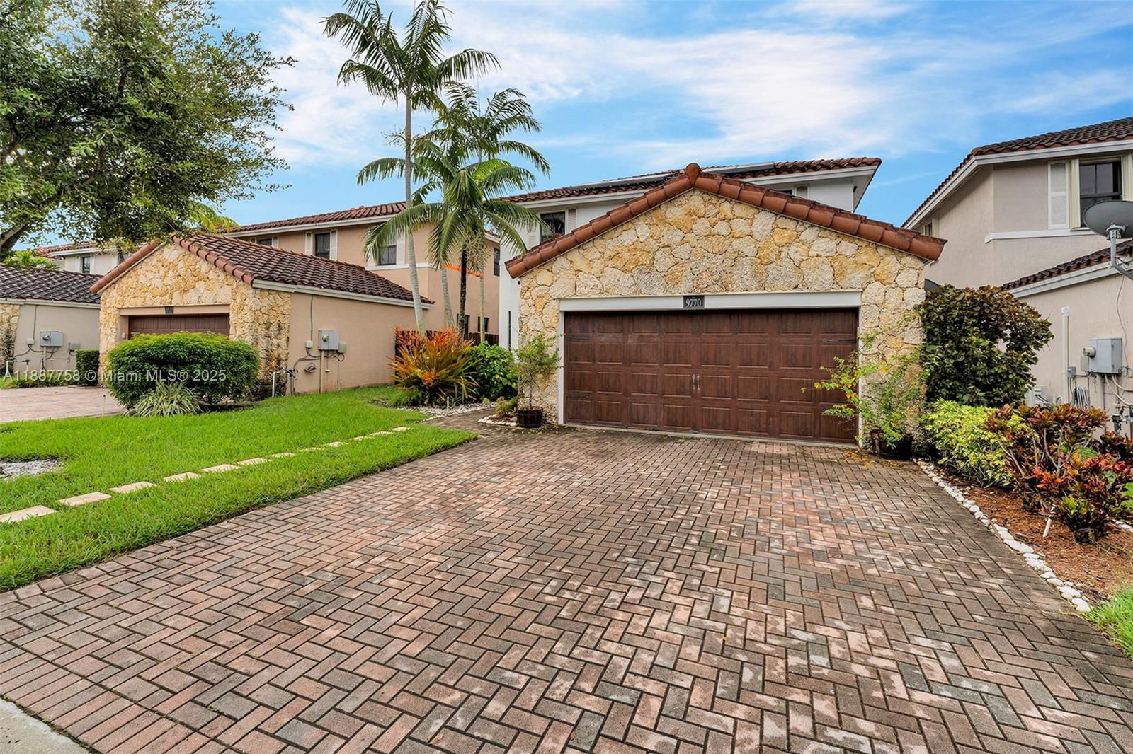 FONTAINEBLEAU WEST NORTH - Residential