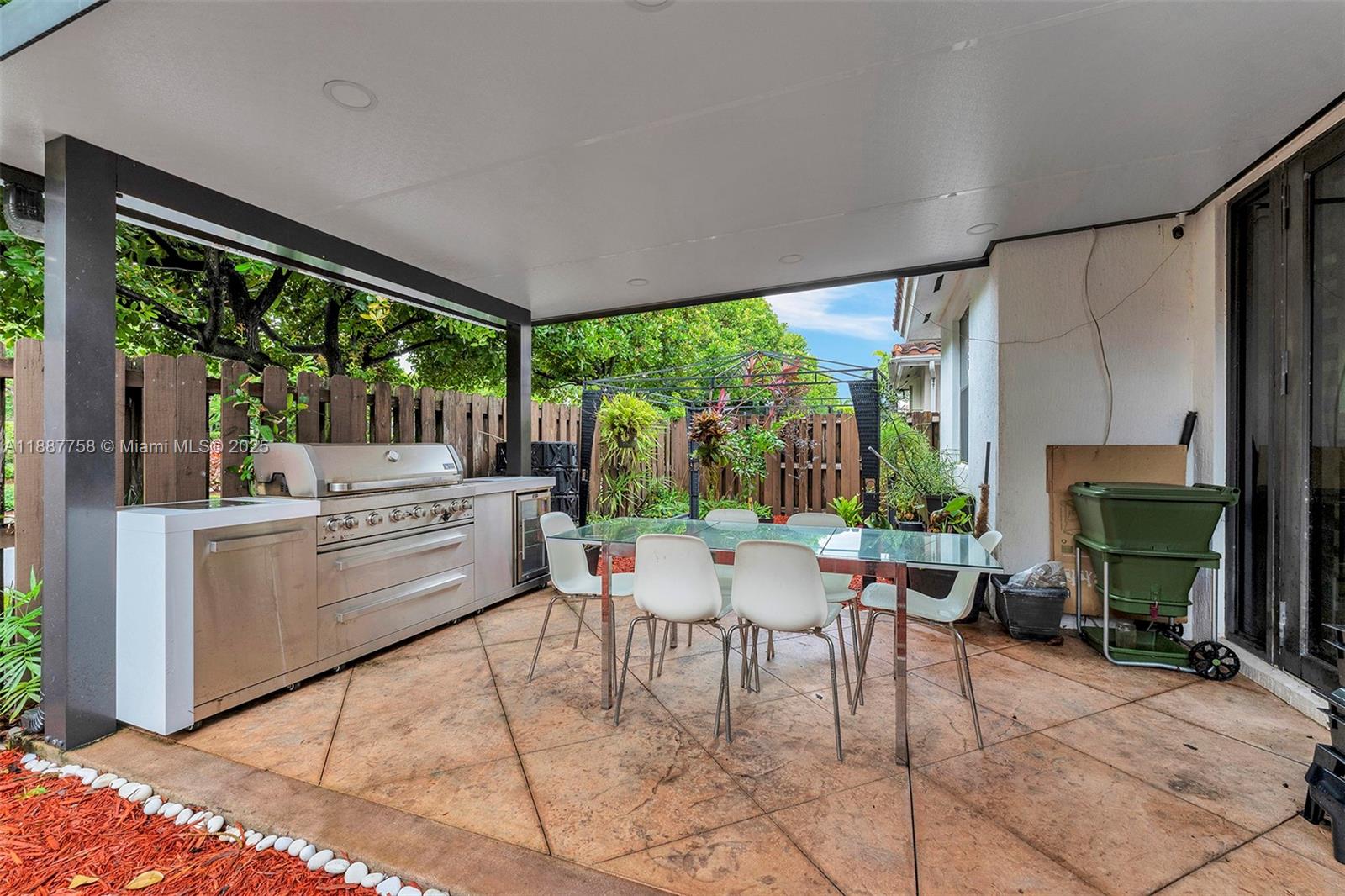 FONTAINEBLEAU WEST NORTH - Residential