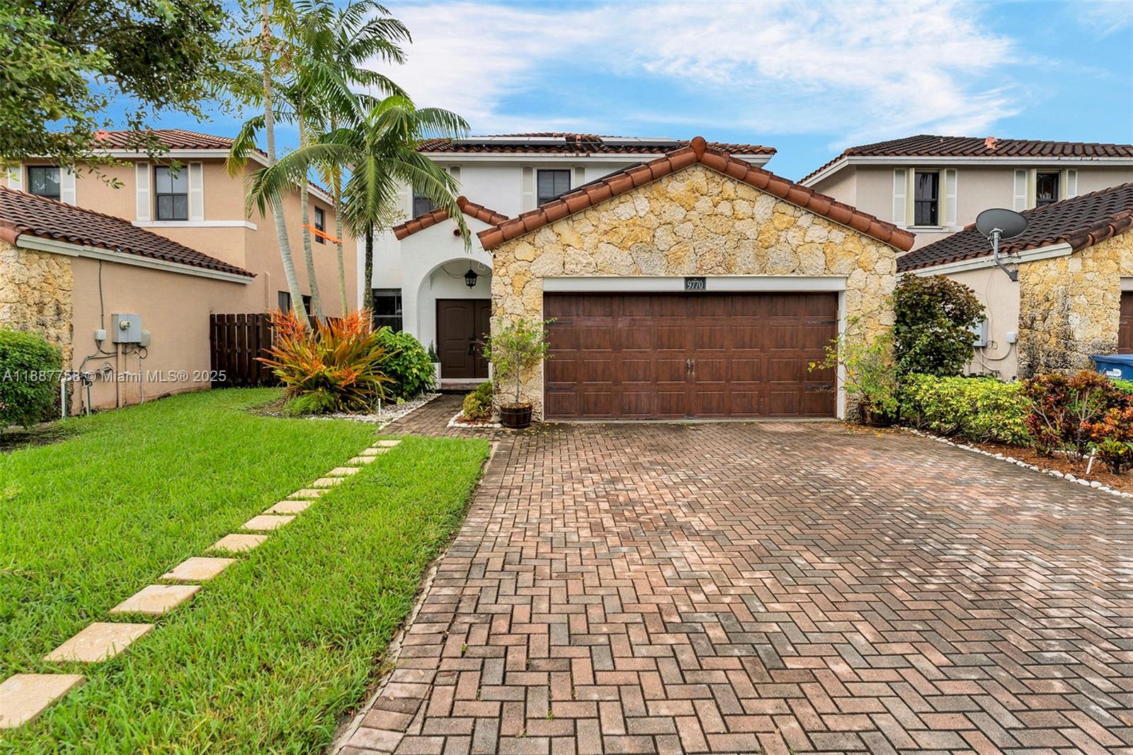 FONTAINEBLEAU WEST NORTH - Residential