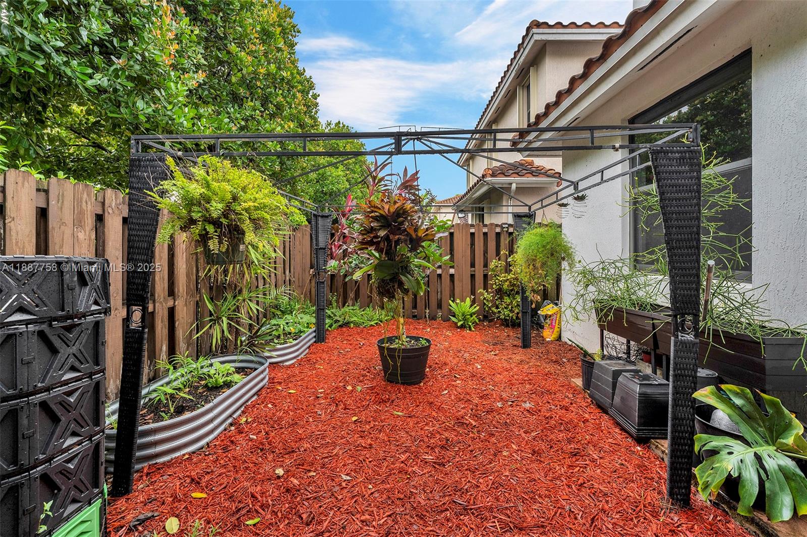 FONTAINEBLEAU WEST NORTH - Residential