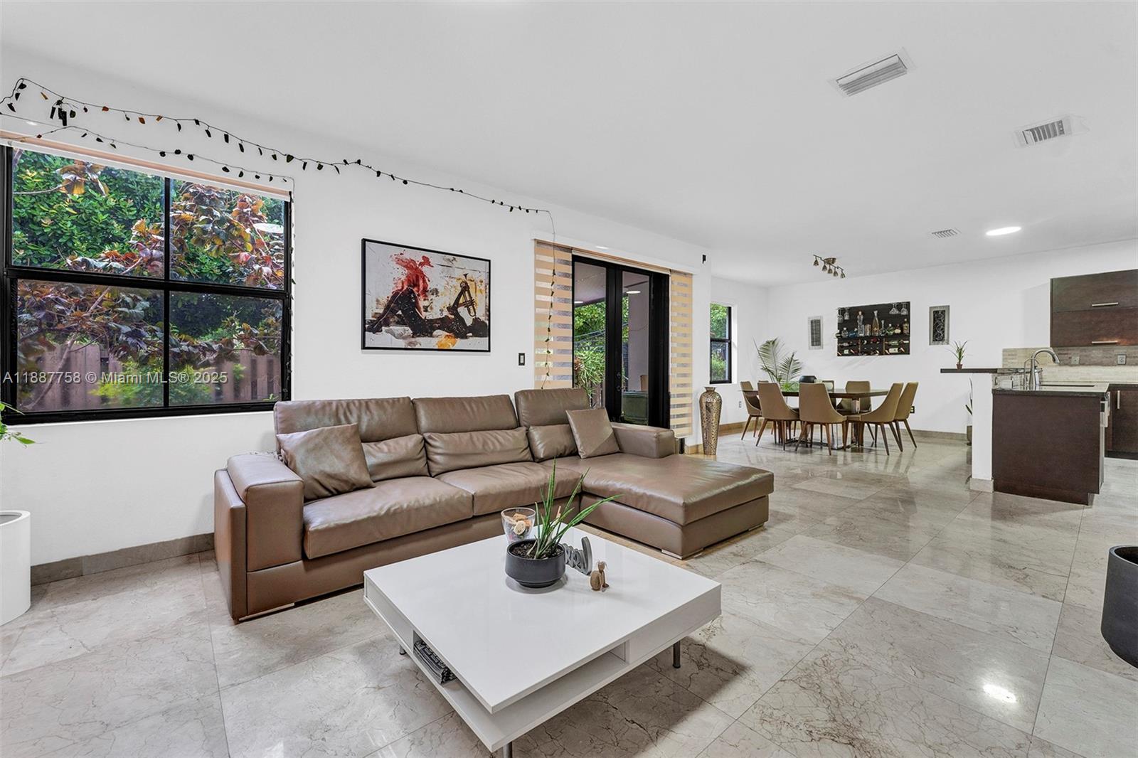 FONTAINEBLEAU WEST NORTH - Residential