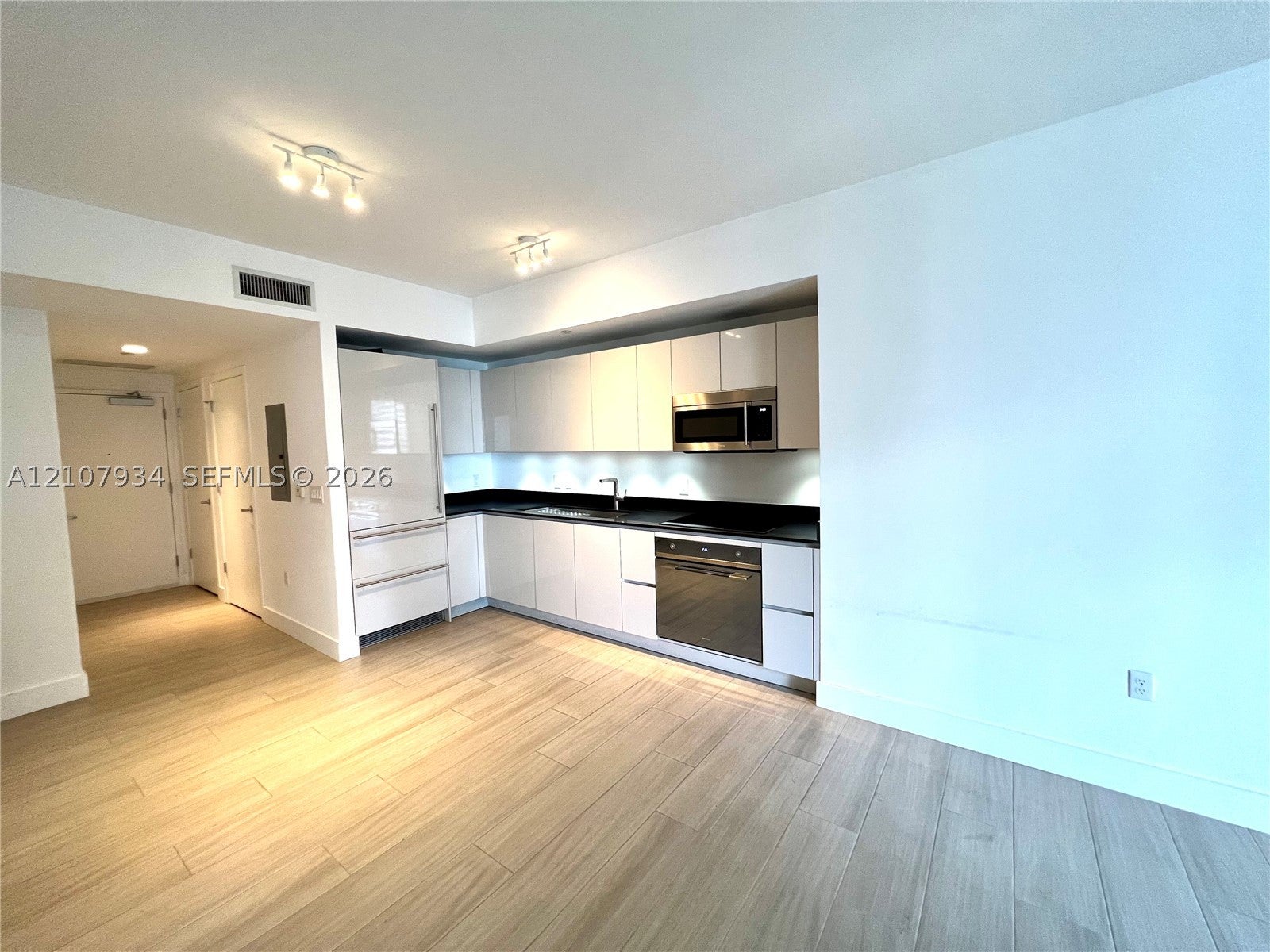1010 Brickell Ave 3508