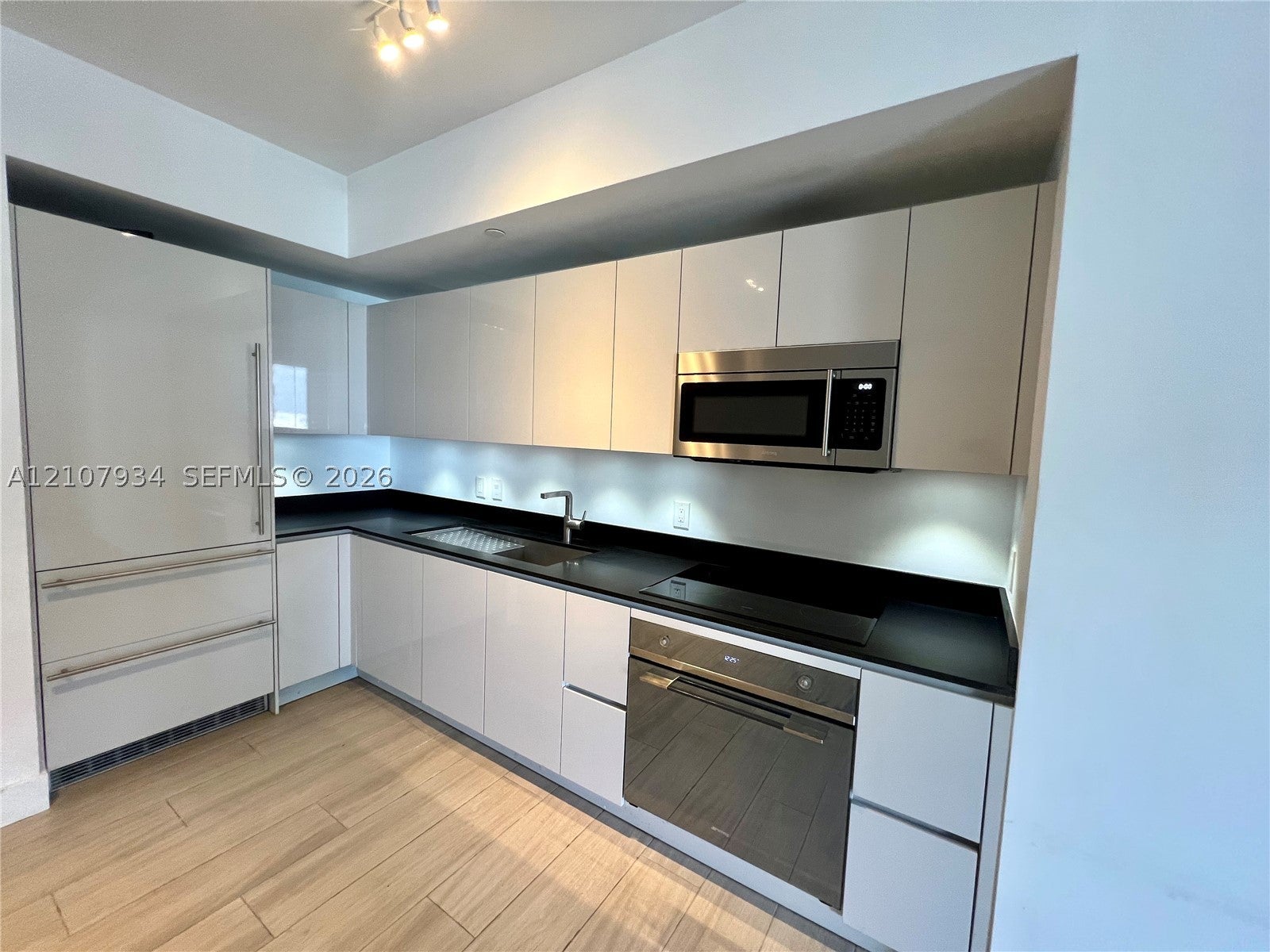 1010 Brickell Ave 3508