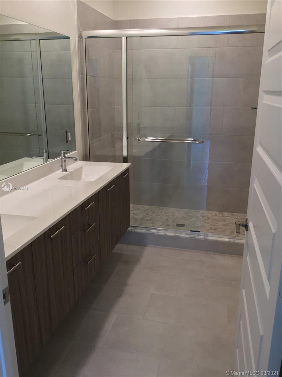 URBANA - Residential Lease