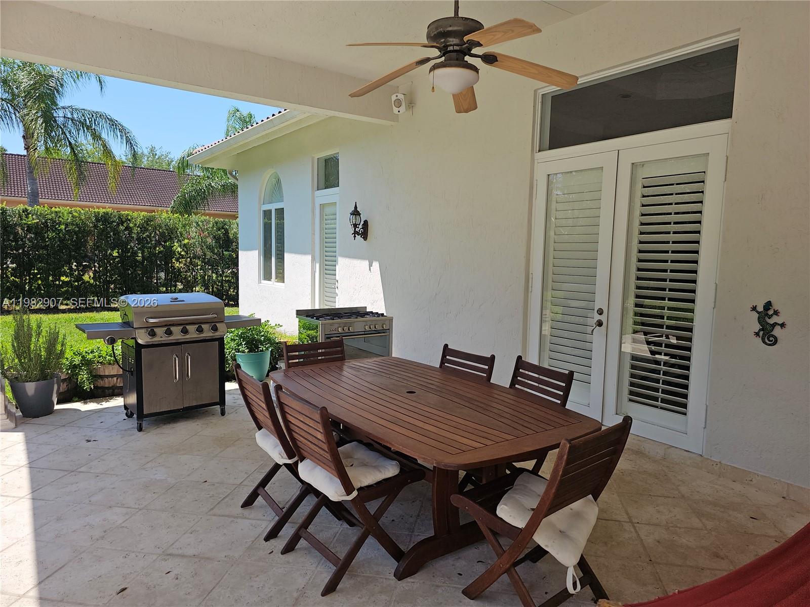 PINEWOOD HOMES - Residential Lease