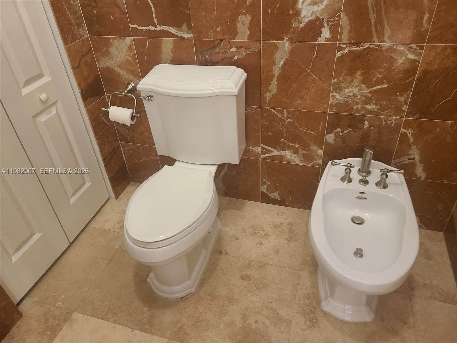 PINEWOOD HOMES - Residential Lease