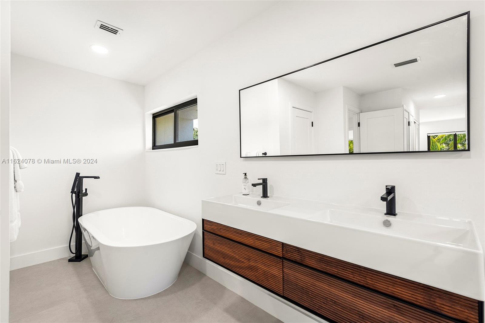 1ST ADDN TO OLD CUTLER WO - Residential