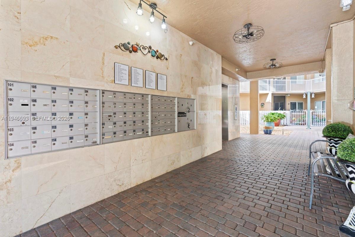 SOUTHAMPTON CONDOMINIUM - Residential