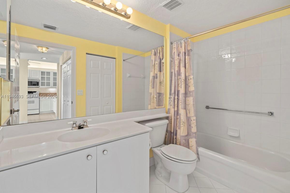 SOUTHAMPTON CONDOMINIUM - Residential