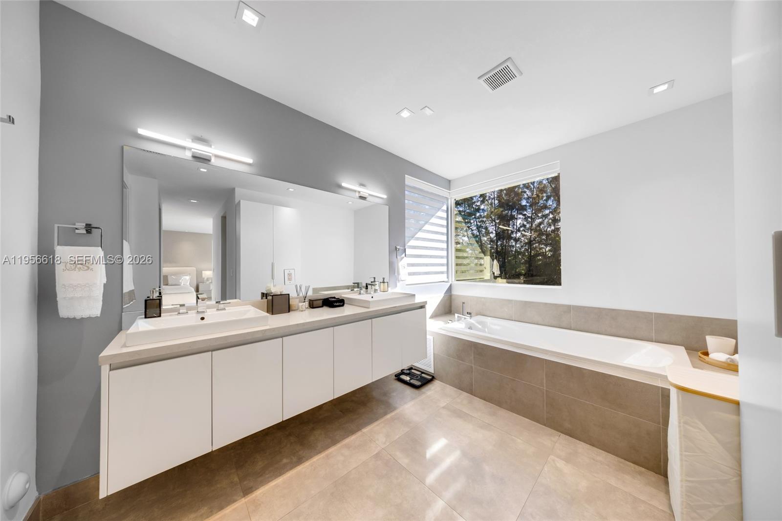 DORAL COMMONS RESIDENTIAL - Residential