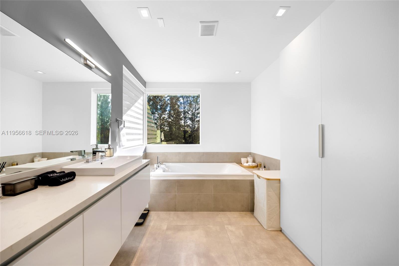 DORAL COMMONS RESIDENTIAL - Residential