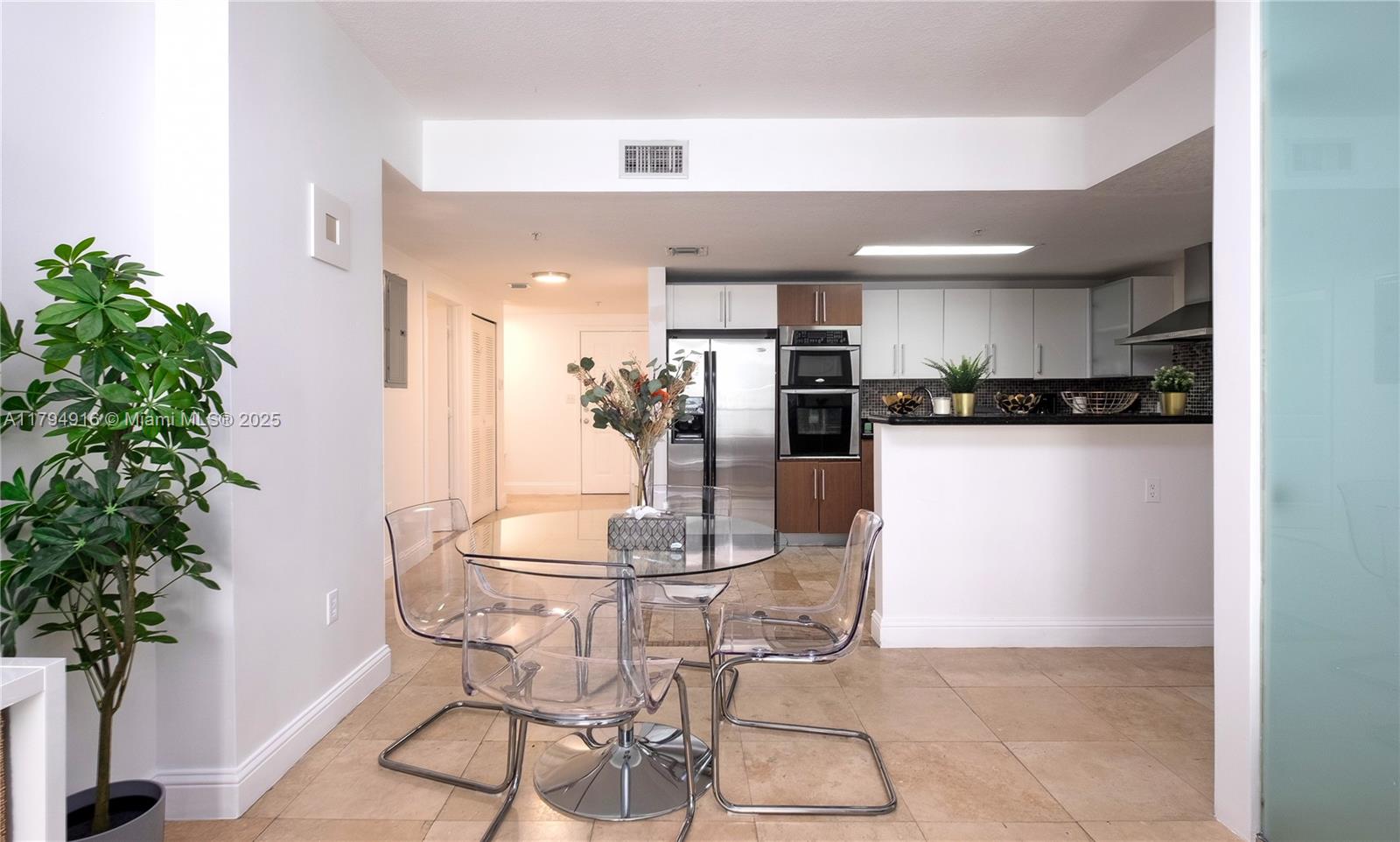 170 SE 14th St 2708
