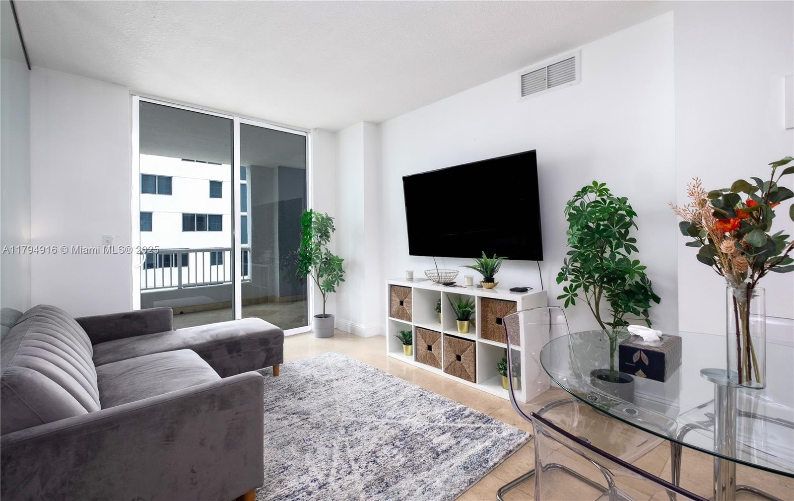 170 Se 14th St 2708, Miami, Broward County, Florida - 2 Bedrooms  
2 Bathrooms - 