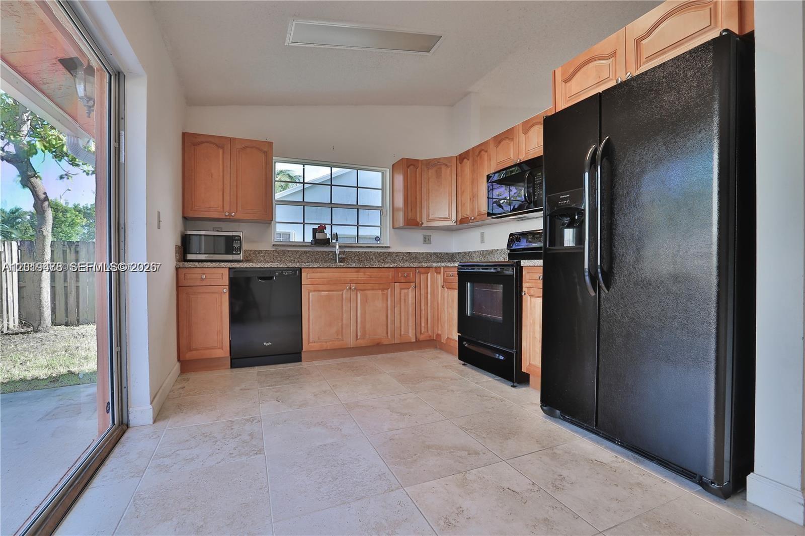 COUNTRY LAKE PARK - Residential