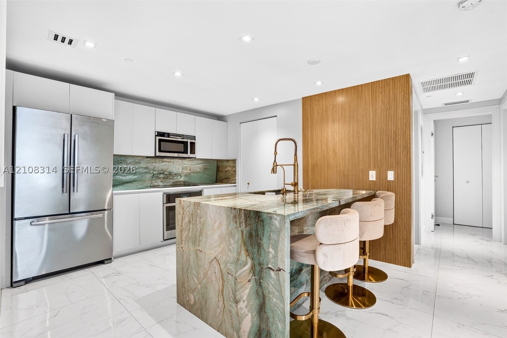 488 NE 18th St 4010
