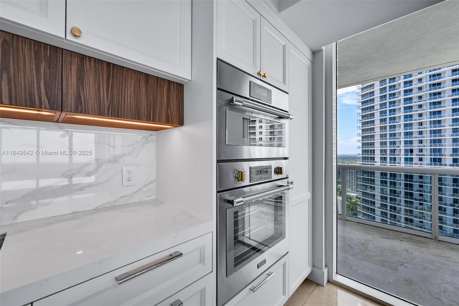 1800 S OCEAN DR 2601, Hallandale Beach, FL, 33009/$2,150,000 2 1800 S OCEAN DR 2601