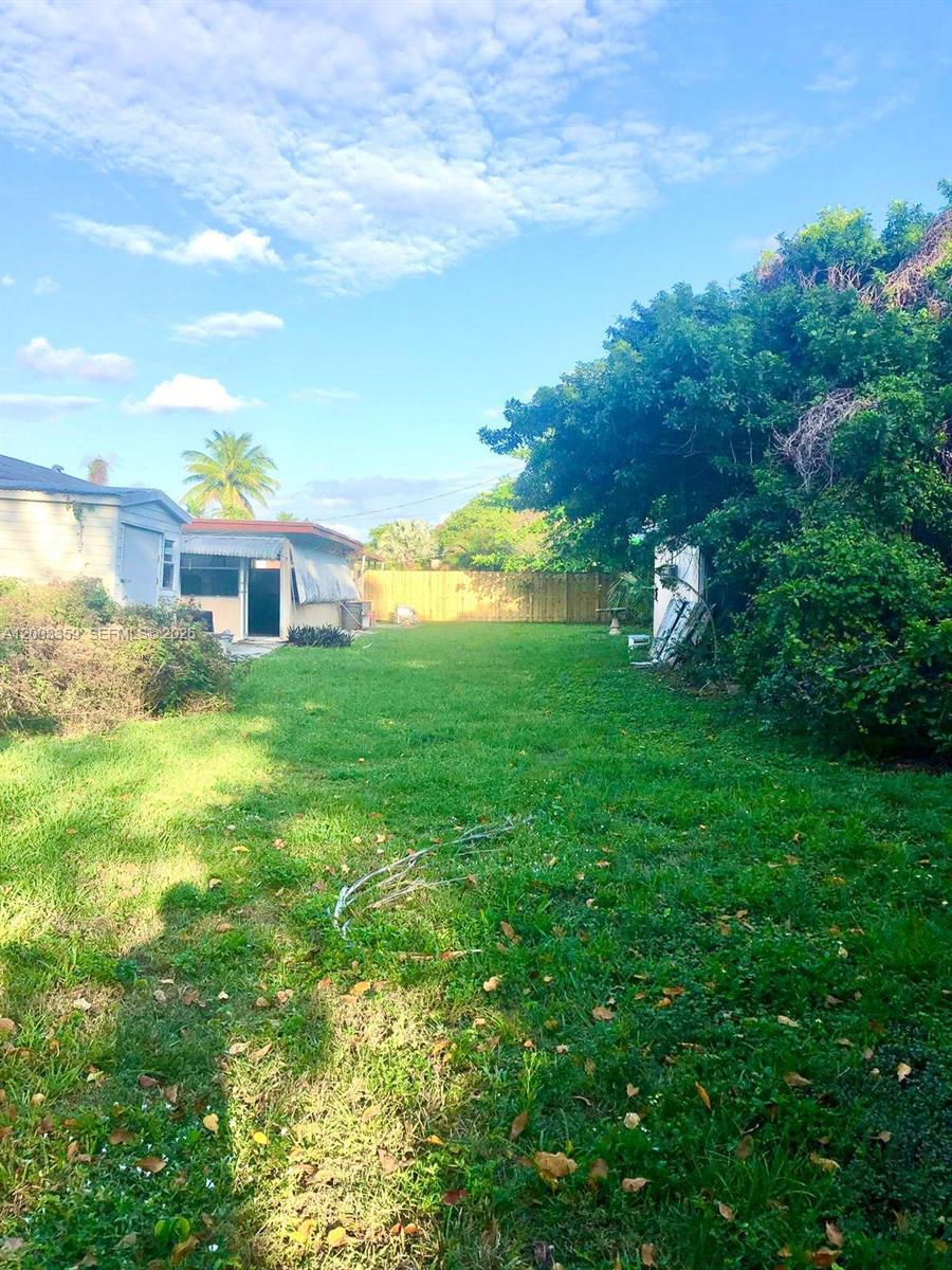 HOLLYWOOD RIDGE SUB NO 2 - Residential Lease