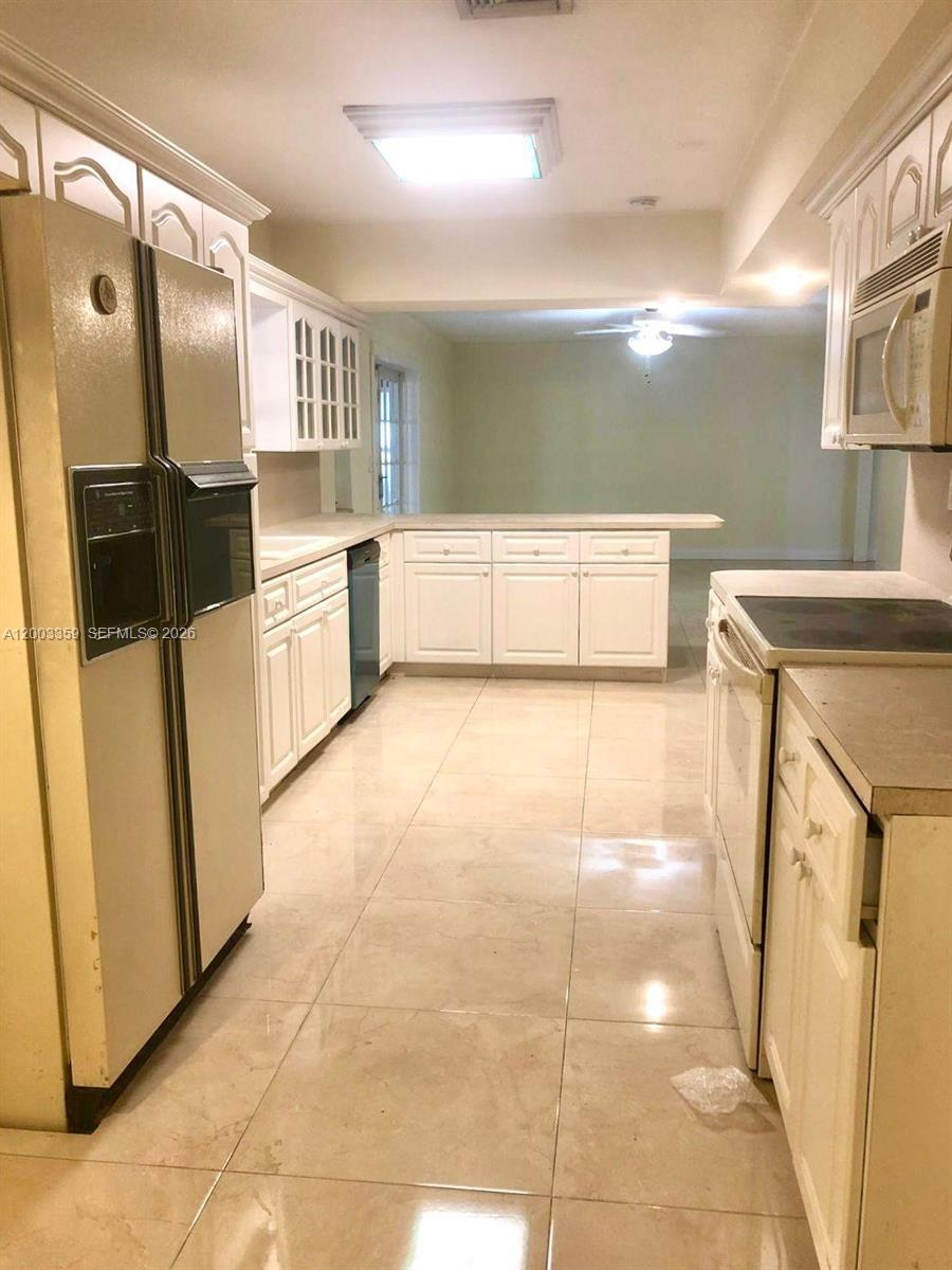 HOLLYWOOD RIDGE SUB NO 2 - Residential Lease