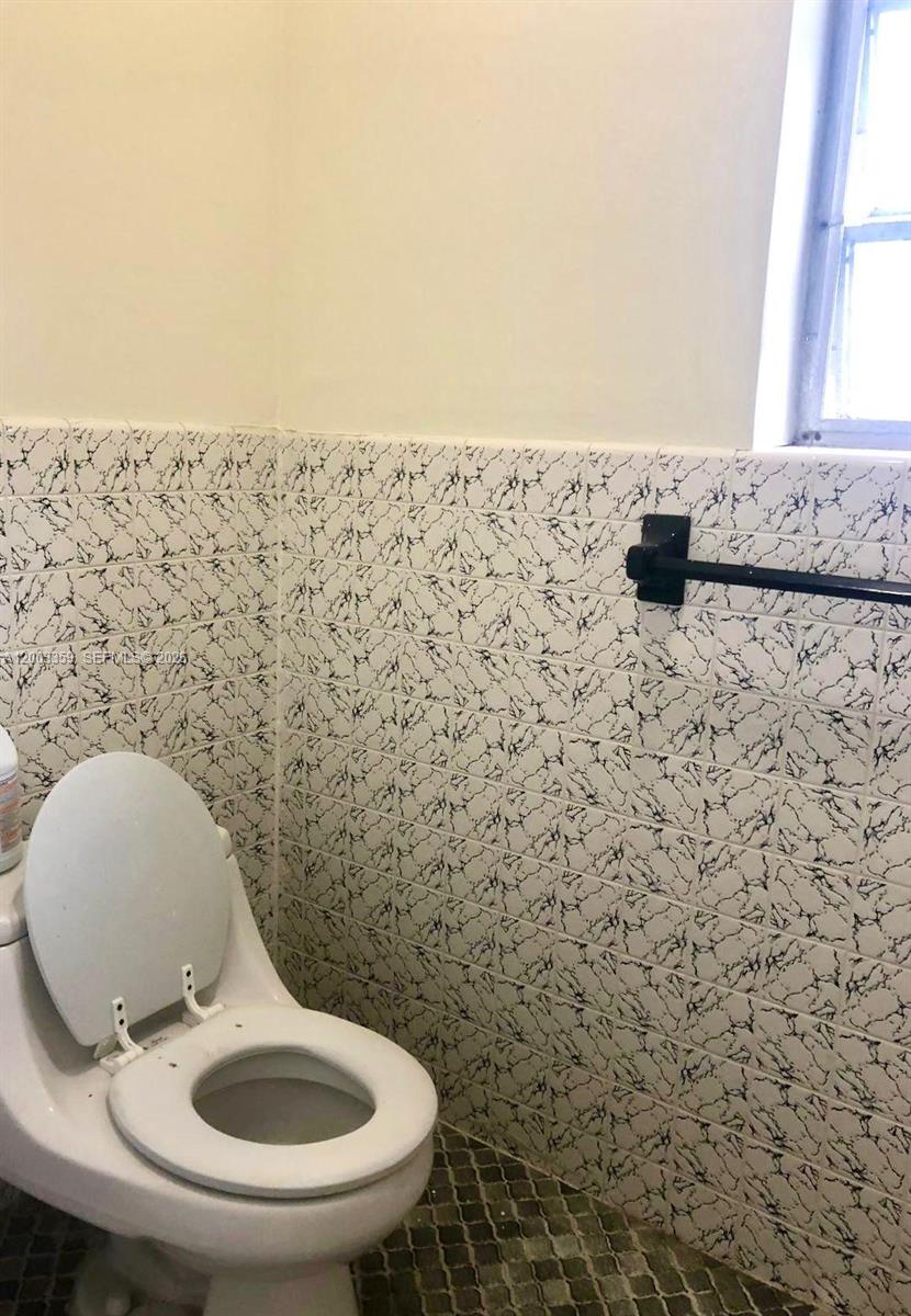 HOLLYWOOD RIDGE SUB NO 2 - Residential Lease