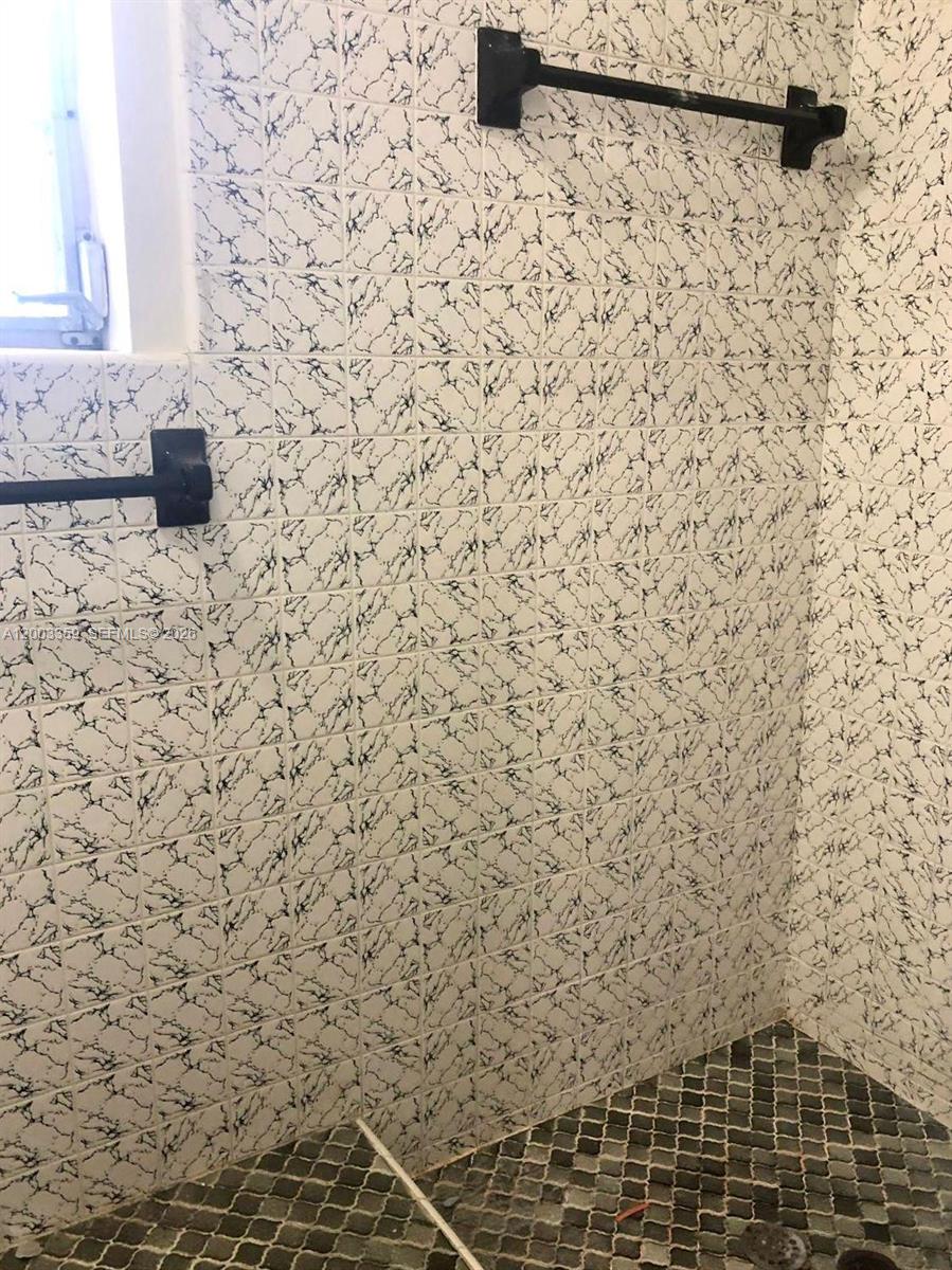 HOLLYWOOD RIDGE SUB NO 2 - Residential Lease