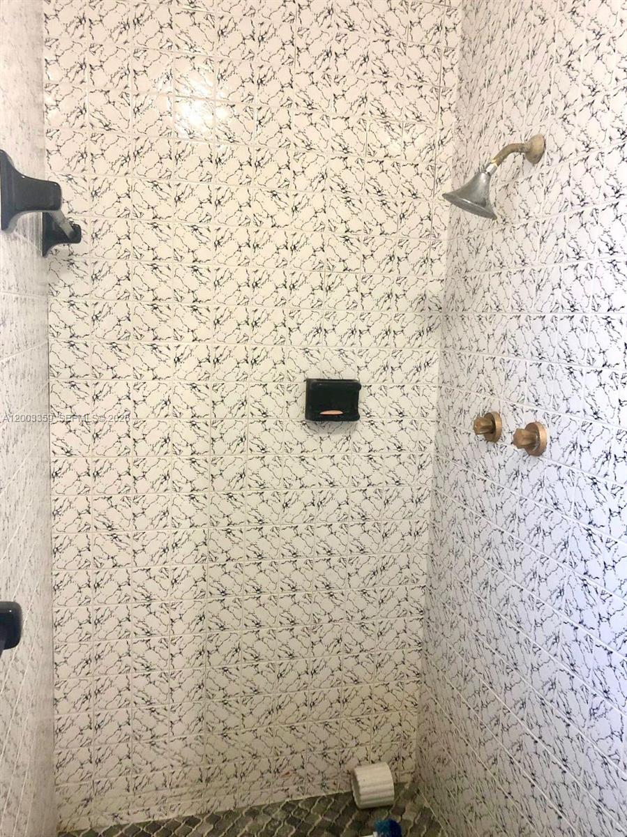 HOLLYWOOD RIDGE SUB NO 2 - Residential Lease