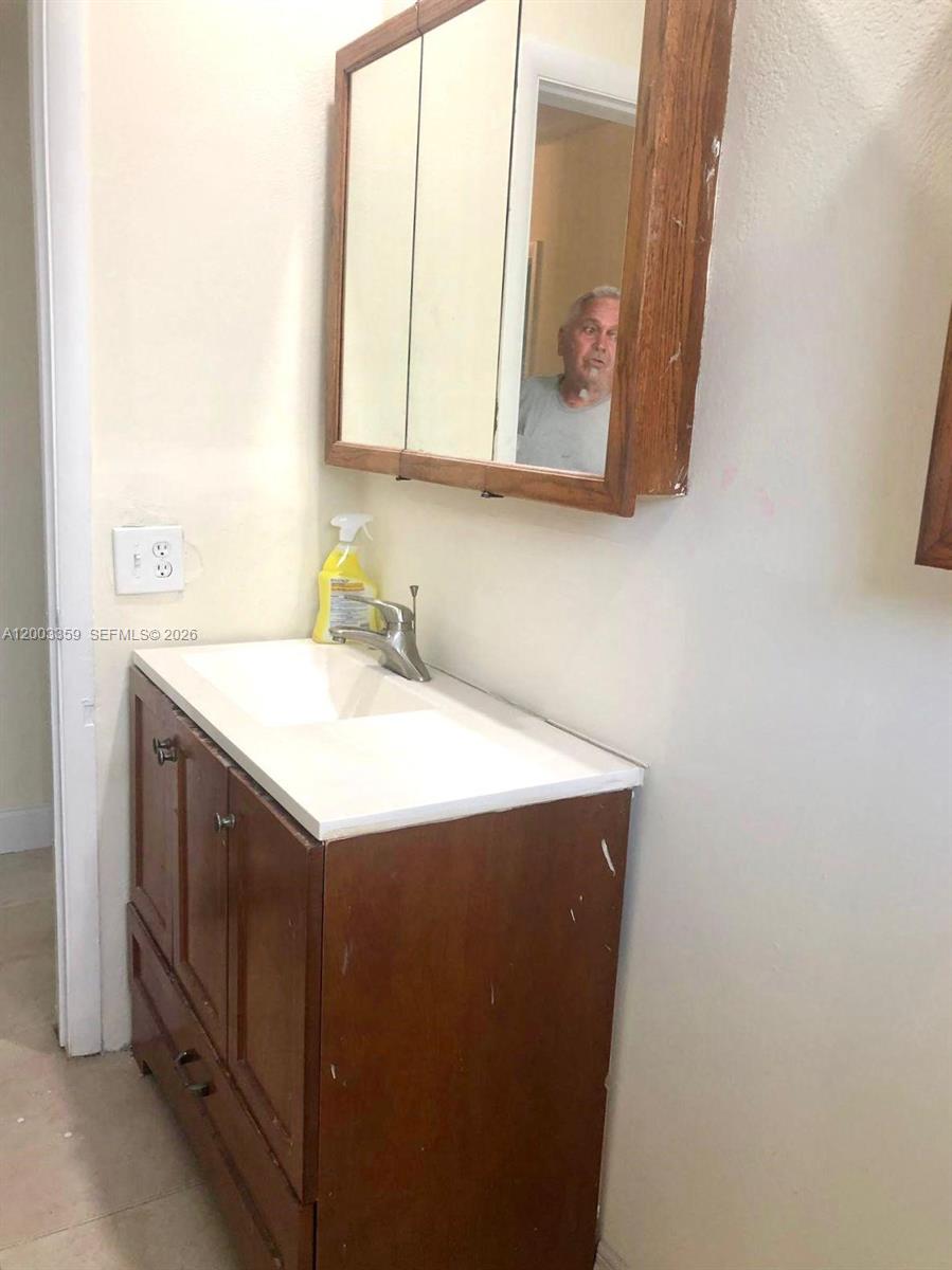 HOLLYWOOD RIDGE SUB NO 2 - Residential Lease