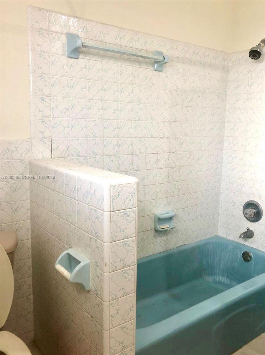 HOLLYWOOD RIDGE SUB NO 2 - Residential Lease