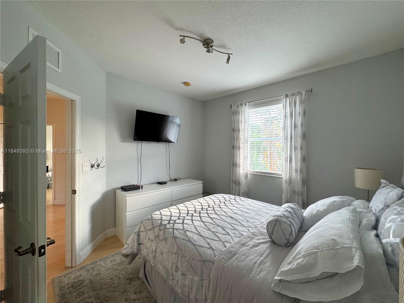 CENTURY BREEZE - Residential