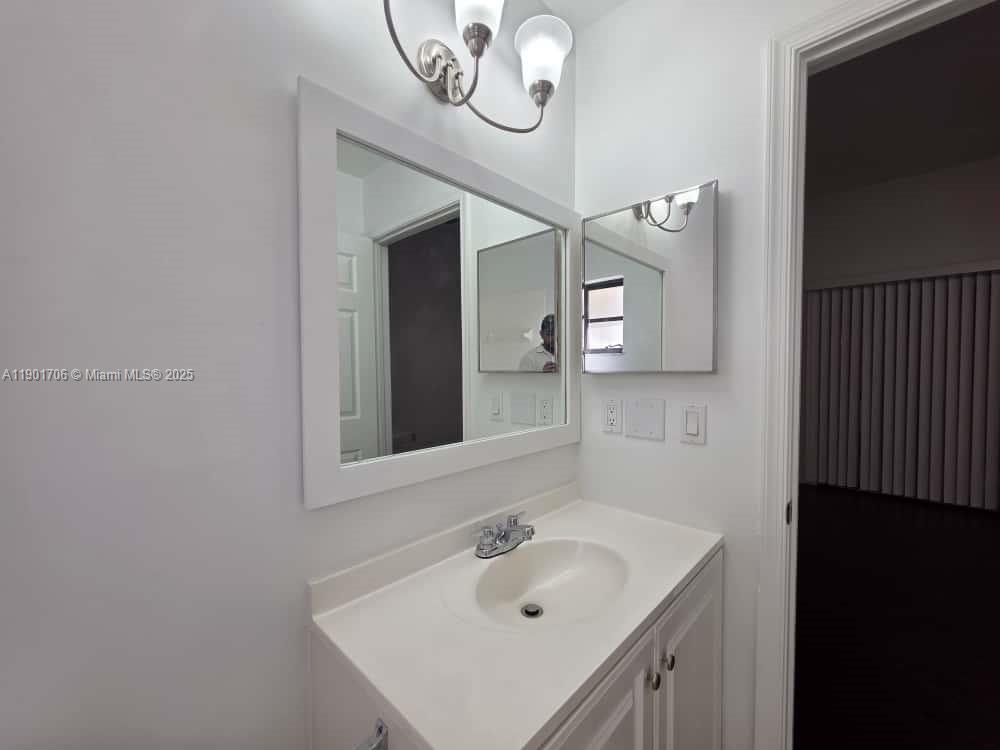 TRADEWINDS AT DOS LAGOS C - Residential Lease