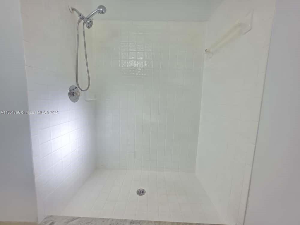 TRADEWINDS AT DOS LAGOS C - Residential Lease