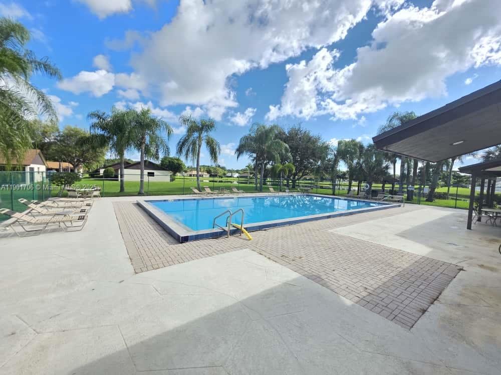 TRADEWINDS AT DOS LAGOS C - Residential Lease