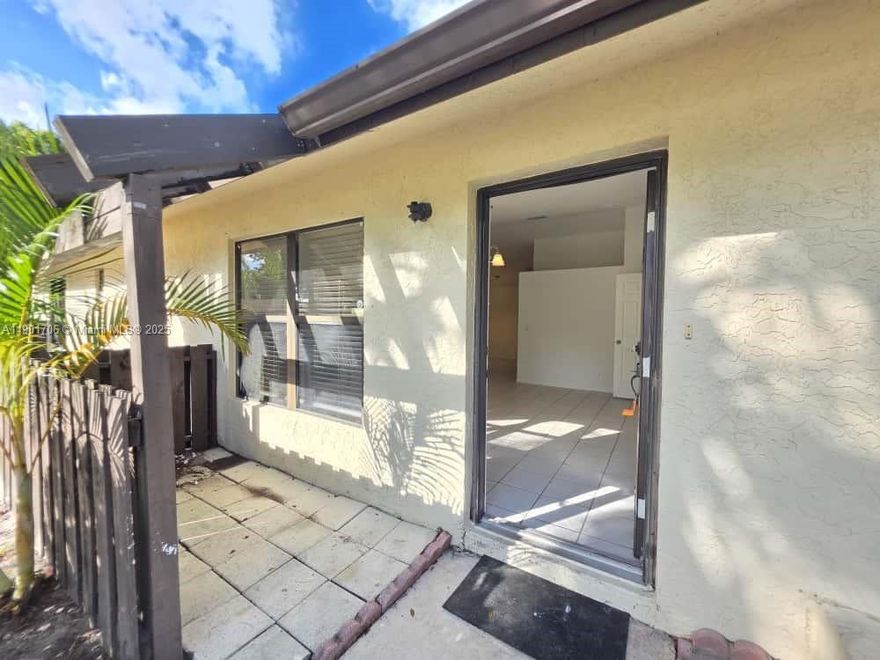 OVERSIZED!!! This is probably one of the biggest 3 beds in the area! Unit features a brand new kitchen and appliances! Parking right in front of the property. Gated community. Assoc takes 3 weeks for approval.
New appliances to be installed including new washer and dryer.