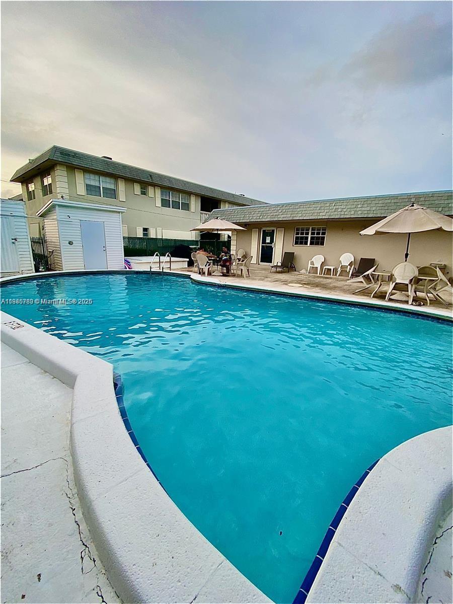 MAYFAIR APT CO-OP - Residential