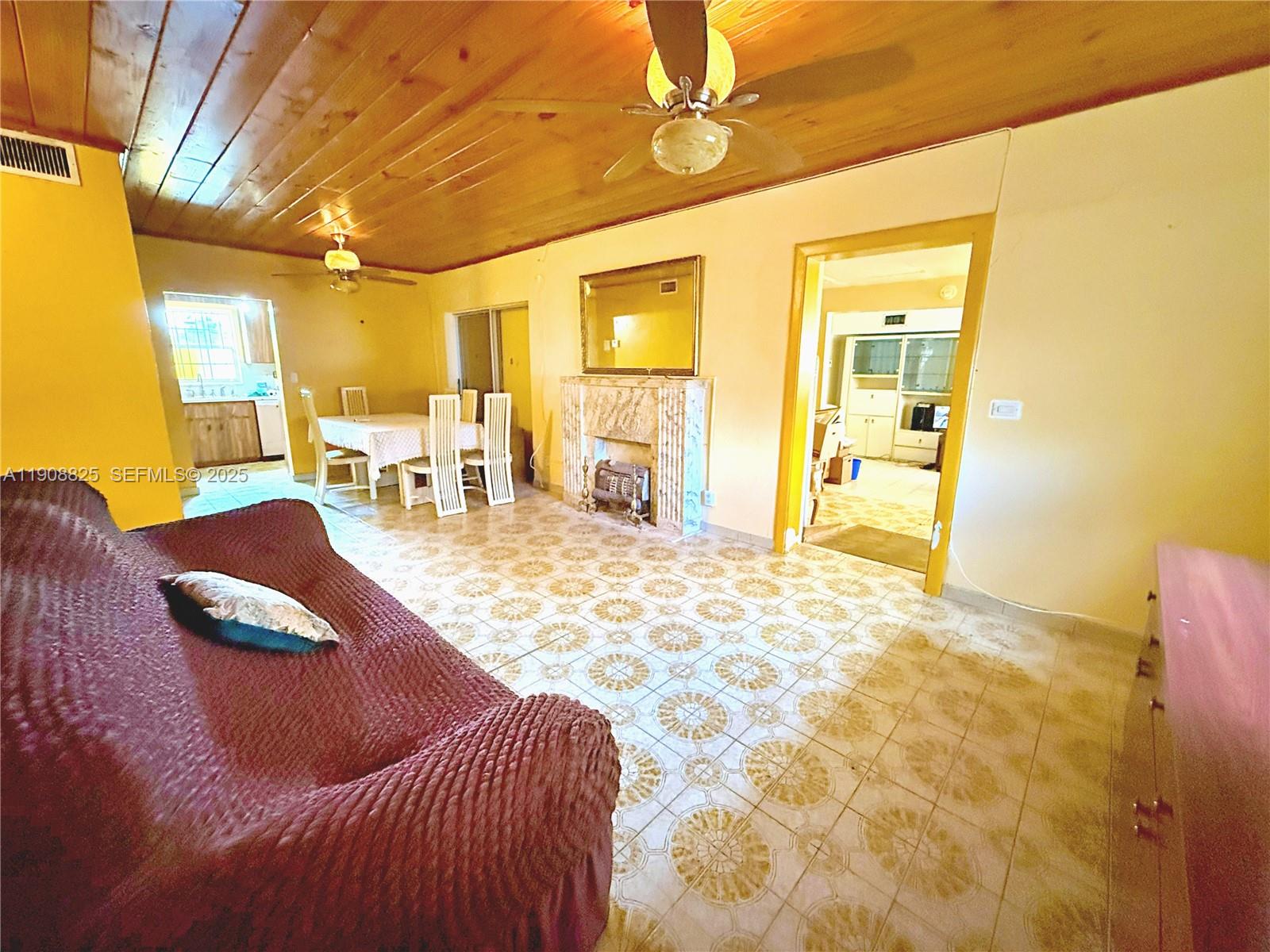 HIALEAH 13TH ADDN AM PL R - Residential