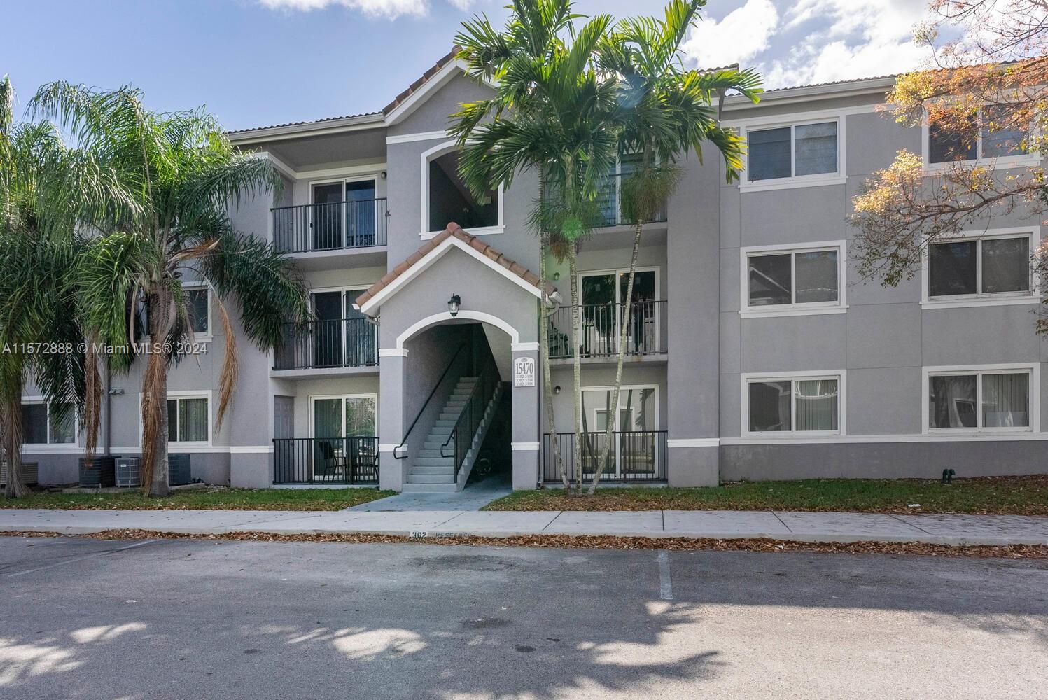 Cute and cozy first floor unit in Vista Trace! This property will not disappoint! Conveniently located on the first floor, it offers a comfortable layout with tile floors, impact windows, great closet space, laundry, and lots of natural light! Small porch is perfect for afternoons outside! Conveniently located by the pool area! Lots of parking!