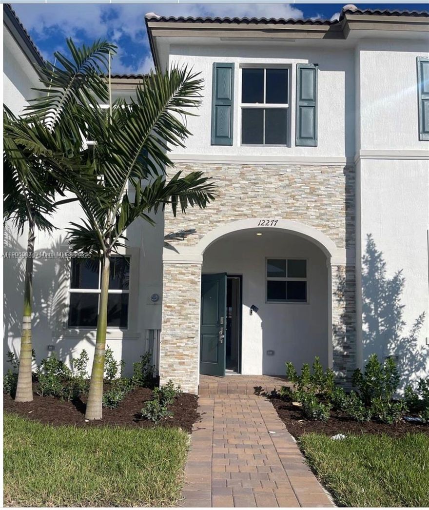 Discover this beautiful and modern  Townhouse . Located in a great area of Miami Dade. Perfect for those seeking comfort, style, and a prime location.  3 bedrooms and 2.5 Bathrooms, Bright and spacious layout with contemporary design .