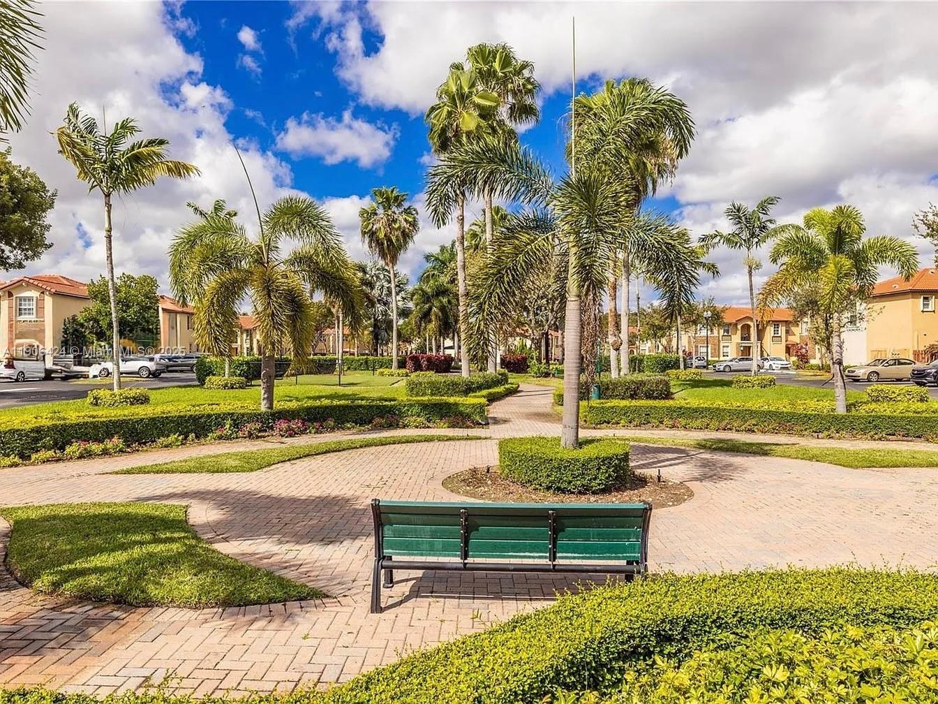 VILLAS AT CARMEL CONDO NO - Residential